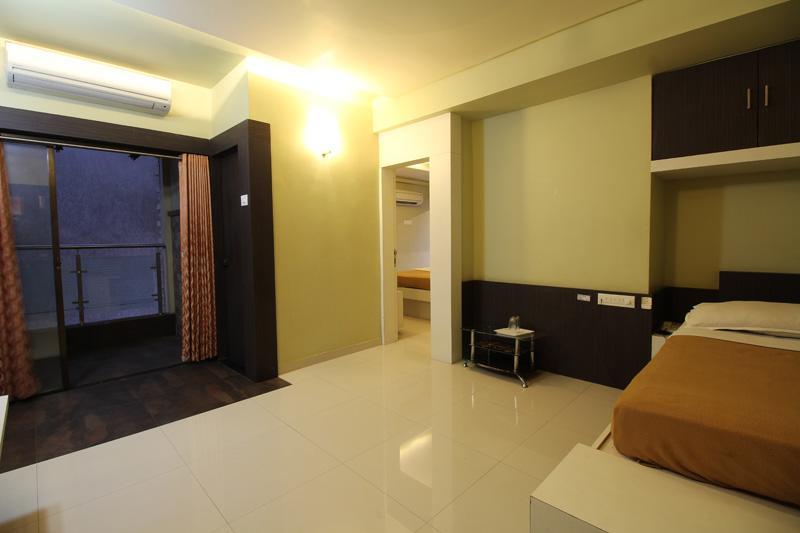 Hotel Sham Suman, Kolhapur- Opposite To Mahalaxmi Temple Exterior foto