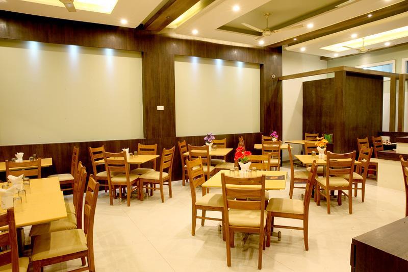 Hotel Sham Suman, Kolhapur- Opposite To Mahalaxmi Temple Exterior foto