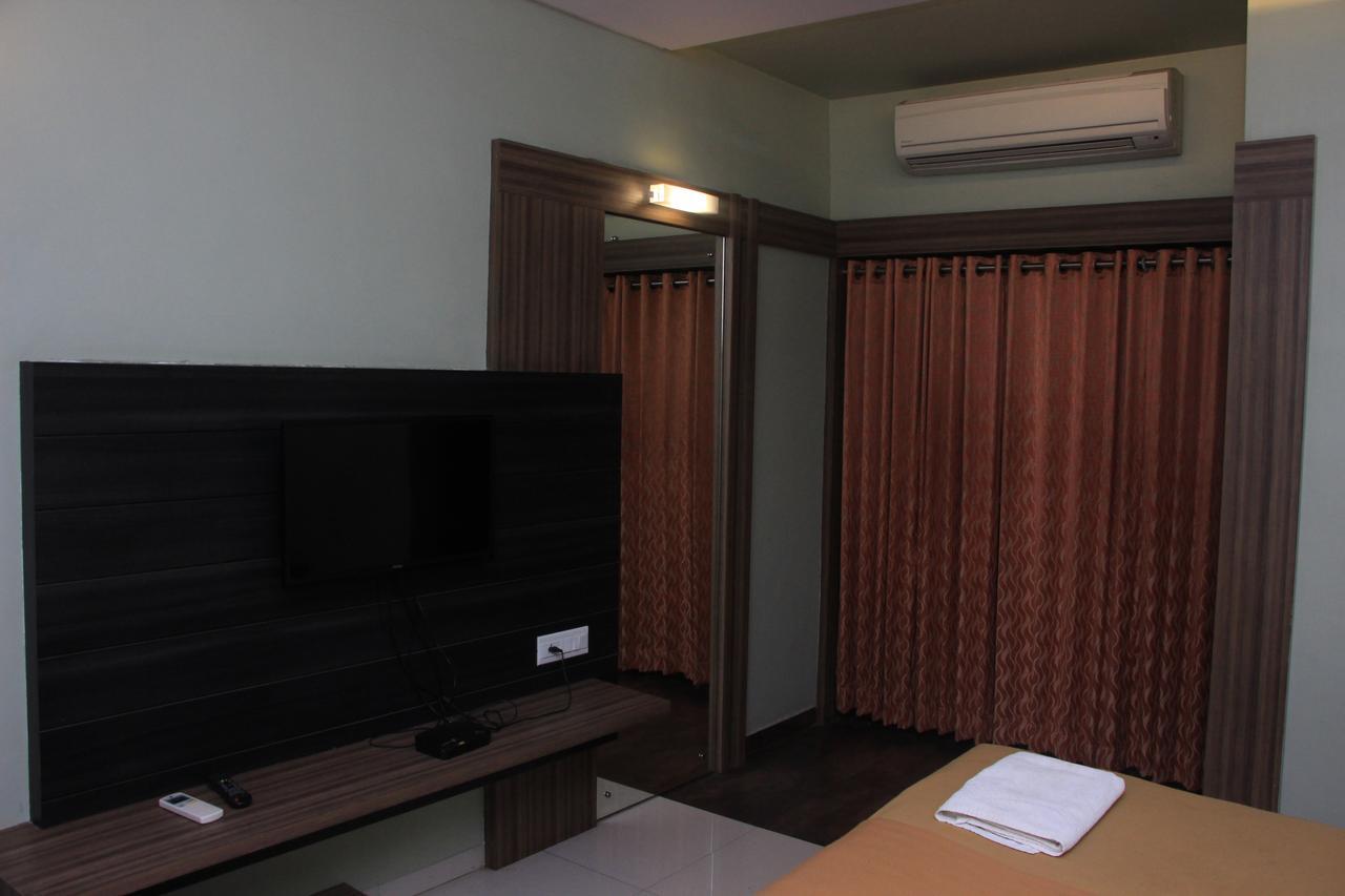 Hotel Sham Suman, Kolhapur- Opposite To Mahalaxmi Temple Exterior foto