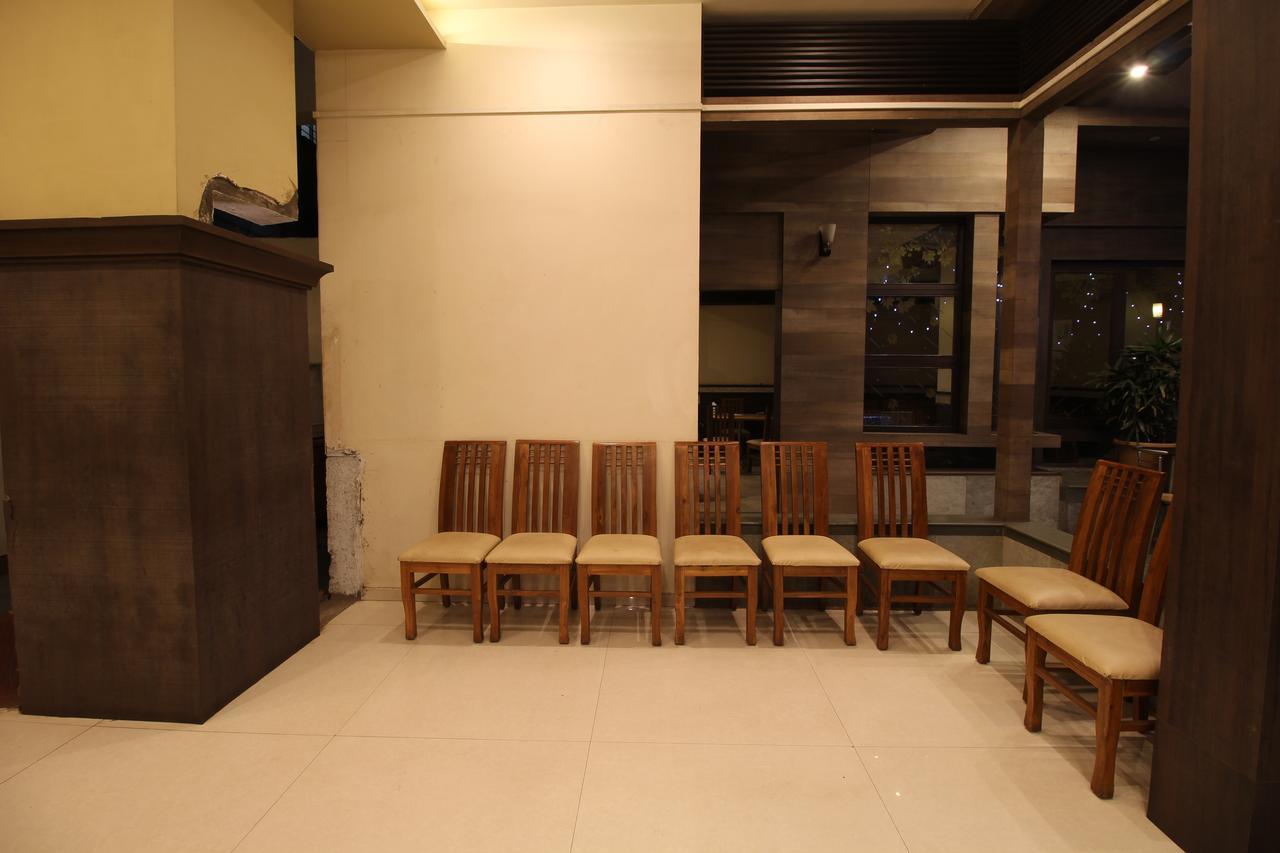 Hotel Sham Suman, Kolhapur- Opposite To Mahalaxmi Temple Exterior foto
