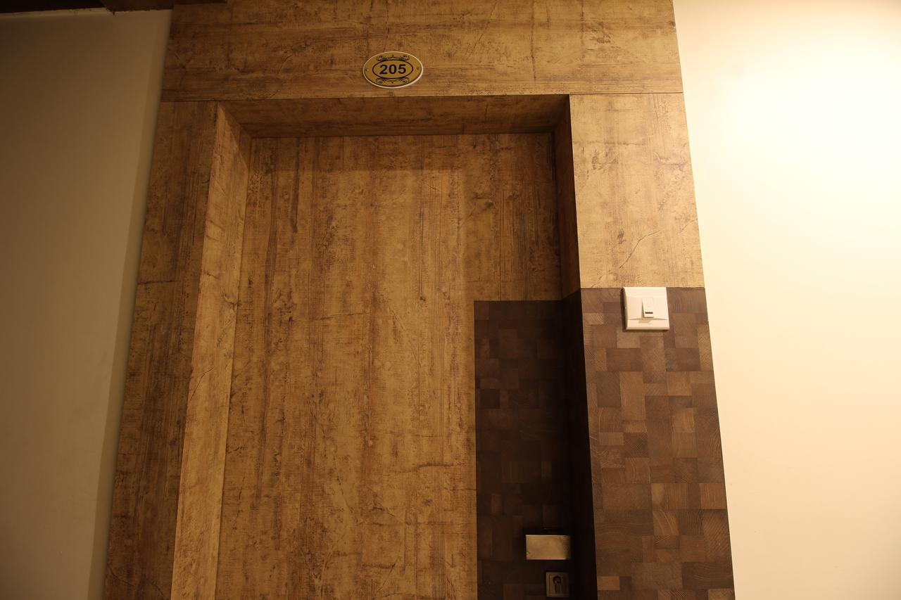 Hotel Sham Suman, Kolhapur- Opposite To Mahalaxmi Temple Exterior foto